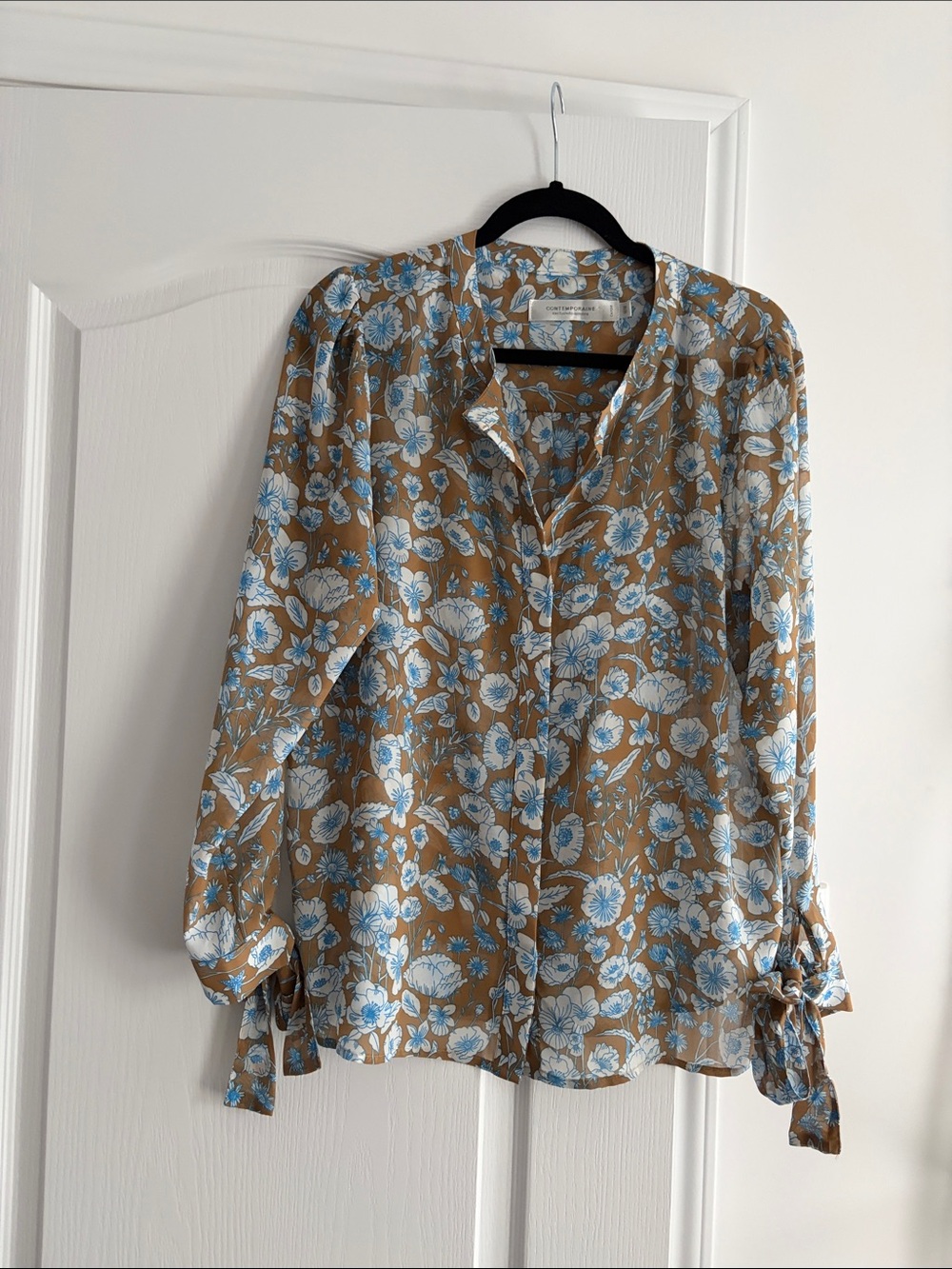 NWT Simons Contemporaine Blue and Tan Floral Tunic Blouse with Tie Cuffs. Size M